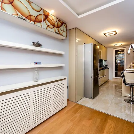 Luxury 3-bed Penthouse Sleeps 6 Apartman *