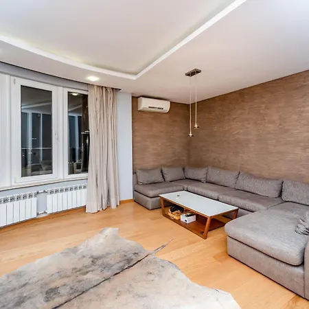 Luxury 3-bed Penthouse Sleeps 6 Apartman *