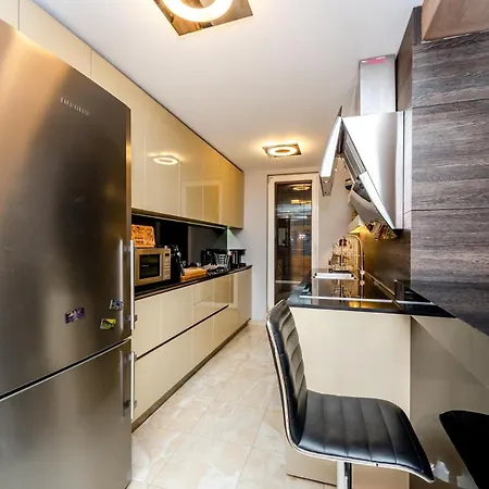 Luxury 3-bed Penthouse Sleeps 6