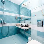 Luxury 3-bed Penthouse Sleeps 6 *