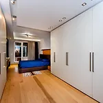 Luxury 3-bed Penthouse Sleeps 6 Apartment