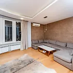 Luxury 3-bed Penthouse Sleeps 6 Apartment *