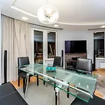 Luxury 3-bed Penthouse Sleeps 6 Apartment