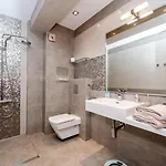 Luxury 3-bed Penthouse Sleeps 6 Apartment