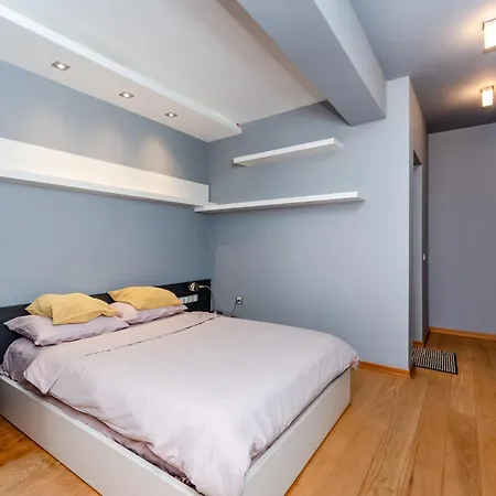 Spacious Lovely 3-bed With Big Balcony Apartment