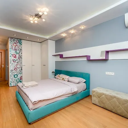 Apartment Spacious Lovely 3-bed With Big Balcony Sofia