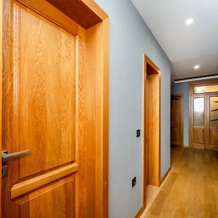 Spacious Lovely 3-bed With Big Balcony