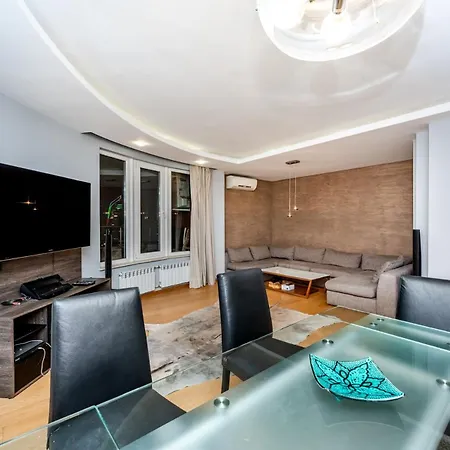 Luxury 3-bed Penthouse Sleeps 6 Sofia