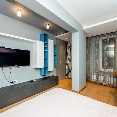 Spacious Lovely 3-bed With Big Balcony Apartment *