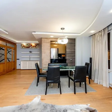 Luxury 3-bed Penthouse Sleeps 6 * Sofia