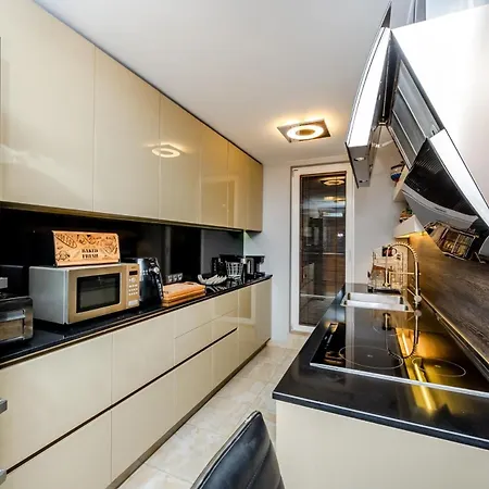 Apartmán Luxury 3-bed Penthouse Sleeps 6 *