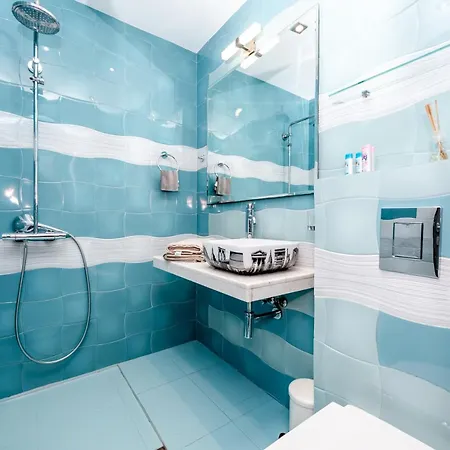 Luxury 3-bed Penthouse Sleeps 6 *